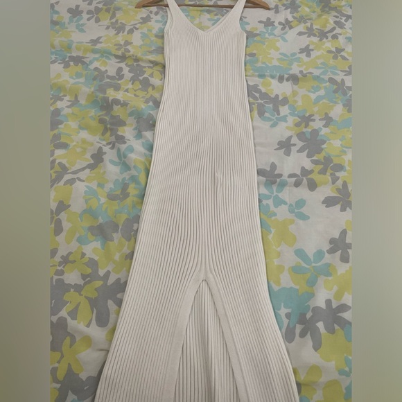 H&M Ribbed Dress
White/Off-White
Size: Small - Picture 3 of 4